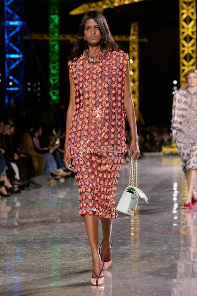 Look 64